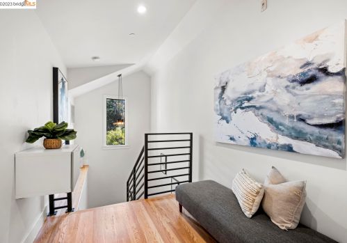 1077 57th St, Oakland CA  94608-2744 exterior