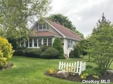 66 Bayview Ave, Blue Point, NY 11715-1729