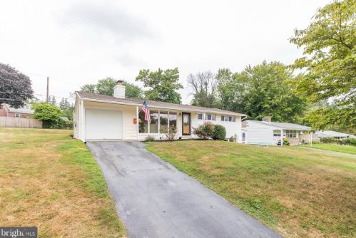 15 Greenbriar Ln, Newtown Square, PA 19073-4005
