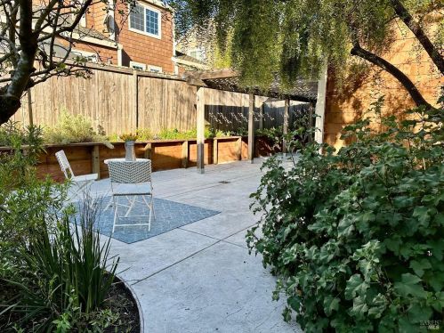 2647 Lago Oaks Dr, Santa Rosa CA  95405-9100 exterior