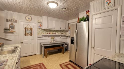 10272 Frd Rd, Cambridge OH  43725-9521 exterior