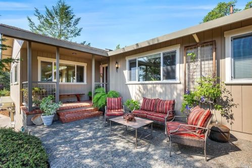 495 Oak Brook Ct, Santa Rosa, CA 95409-6336