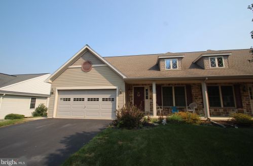 4318 Green Park Dr, Mount Joy, PA 17552-8926