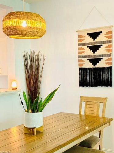 660 Luisa Ln, Naples, FL 34104-9428