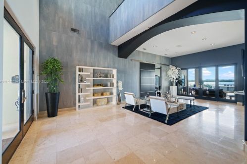 4828 Peninsula Dr, Daytona Beach FL 32127-7203 exterior