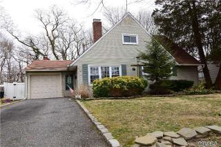 197 Friends Ln, Westbury, NY 11590-6505