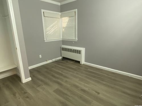 258 Steamboat Rd, Great Neck NY  11024-1634 exterior