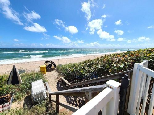 3851 Ocean Blvd, Delray Beach FL  33483-7468 exterior