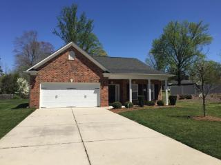 677 Stafford Park Dr, Kernersville, NC 27284-3816