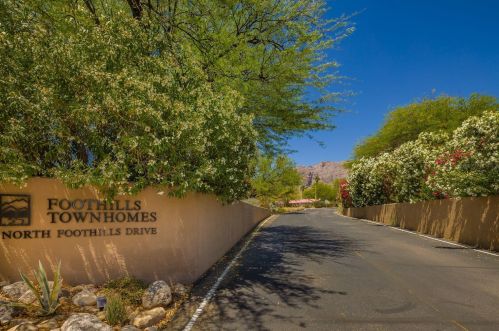 6441 Foothills Dr, Tucson, AZ 85718-2132