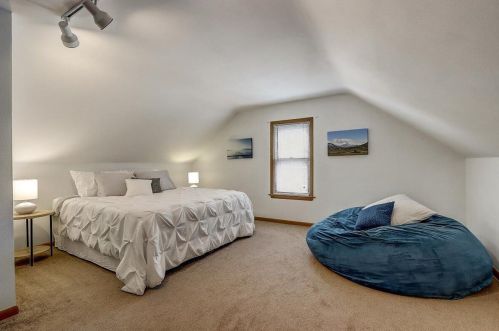 523 112, Milwaukee WI 53226-4132 exterior