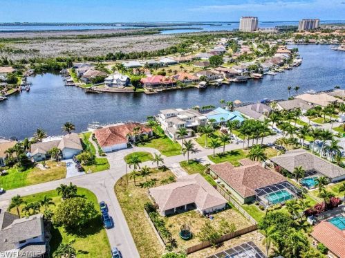 721 56 St, Cape Coral FL  33914-7224 exterior