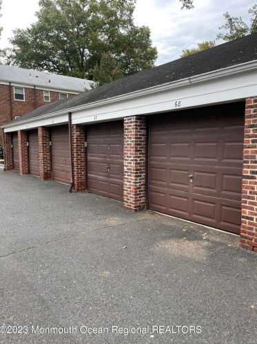 118 Mnr Dr, Tinton Falls NJ 07701-2456 exterior