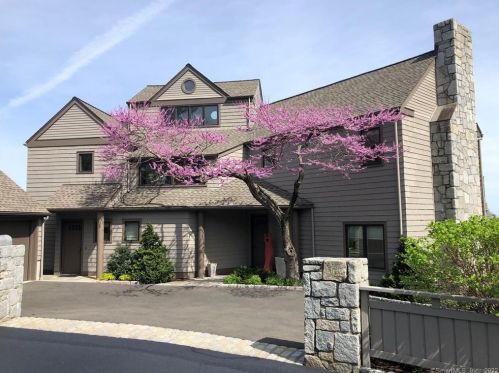15 Thomas Pl, Norwalk, CT 06853-1500