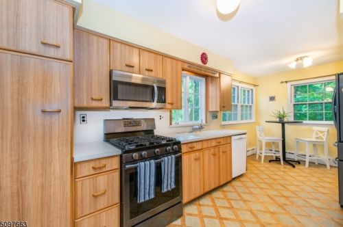 66 Ravine Ave, Nutley NJ  07110-2934 exterior