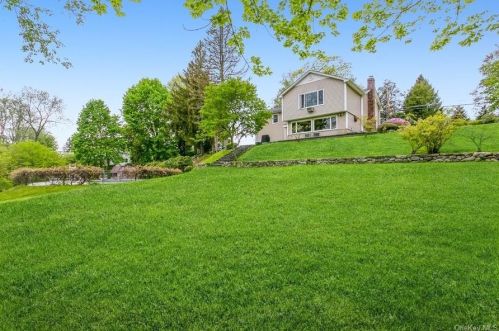 68 Wood St, Mahopac NY  10541-4904 exterior