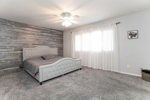 27067 Alabastro Dr, Santa Clarita CA  91354-2215 exterior