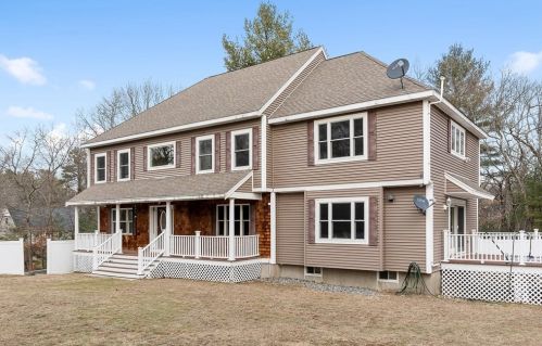 8 Sharon St, Wilmington, MA 01887-5001