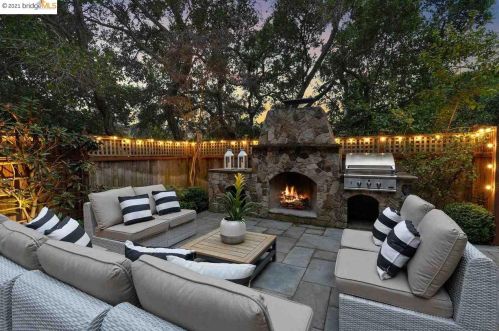 1 Downey Pl, Oakland CA  94610-1809 exterior