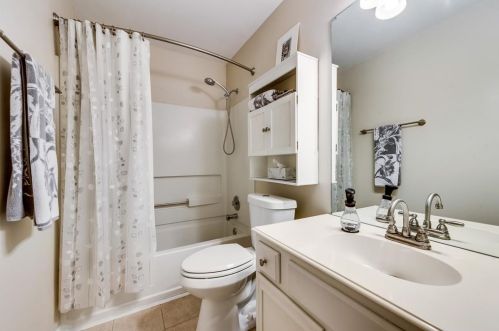 1704 Kingston Ln, Lewisville TX  75028-7307 exterior