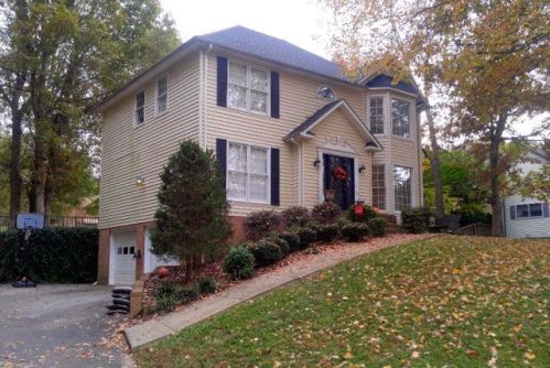916 Wigwam Dr, Danville, VA 24540-5250