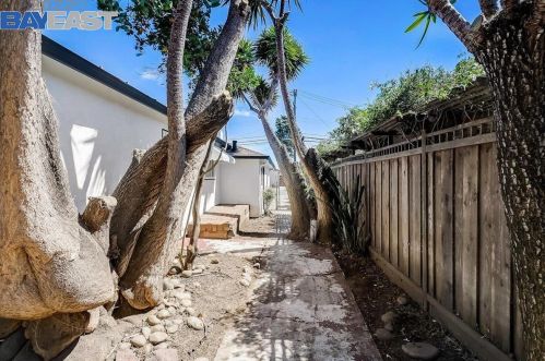 1513 142nd Ave, San Leandro CA  94578-1707 exterior
