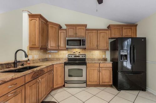 770 Logan Blvd, Naples FL 34116-3909 exterior