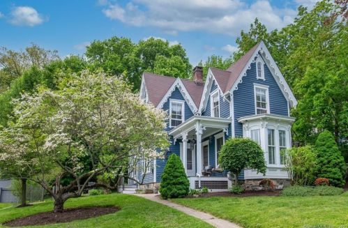 14 High St, Bethel, CT 06801-2121