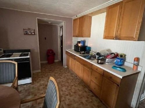 306 Jackson St, Green Bay, WI 54301-3908