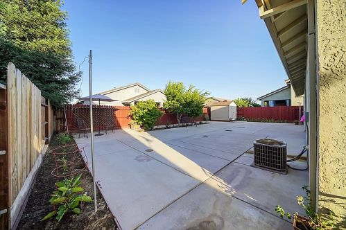 530 Vina Ct, Livingston CA  95334-9111 exterior