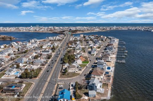 316 Sunset Dr, Pelican Island NJ  08751-2225 exterior