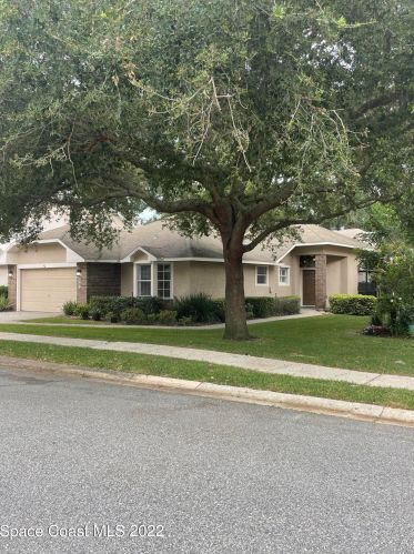 770 Lakewood Ln, Titusville, FL 32780-3427