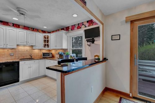 19 Wayne Rd, Milford, CT 06460-3843