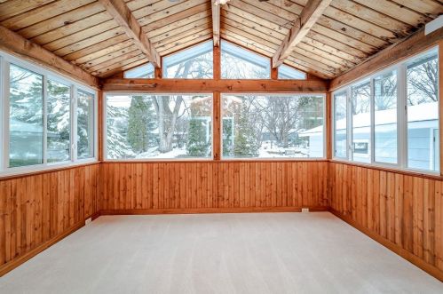 2093 Emerald Ln, Saint Paul MN  55122-2810 exterior