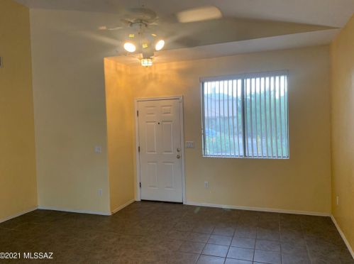8721 Desert Rainbow Dr, Tucson, AZ 85747-5145