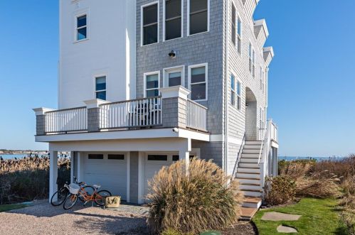 1444 Ocean Rd, South Kingstown RI  02882-6200 exterior
