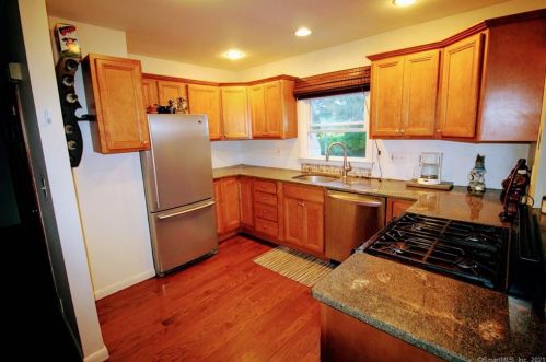 99 Laurel Hill Rd, Brookfield Center CT  06804-1014 exterior