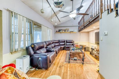 1 Greentree Cir, Westbury NY  11590-1510 exterior