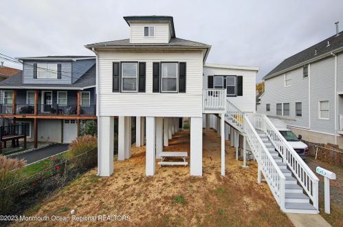 60 Washington Ave, Monmouth Hills, NJ 07732-1532