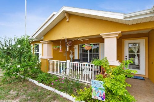 1063 Halby Ave, Lehigh Acres, FL 33974-5527
