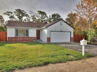 419 North St, Hollister, CA 95023-3708
