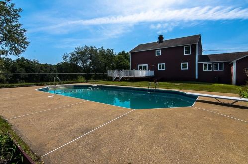 56 Bryant Rd, Belmont NH  03220-3626 exterior