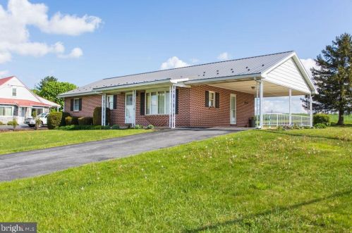 1525 Roxbury Rd, Lees Cross Roads, PA 17257-8718