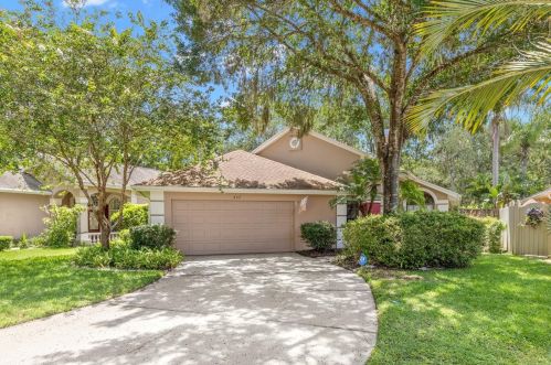 862 Crestridge Cir, Tarpon Springs, FL 34688-9213