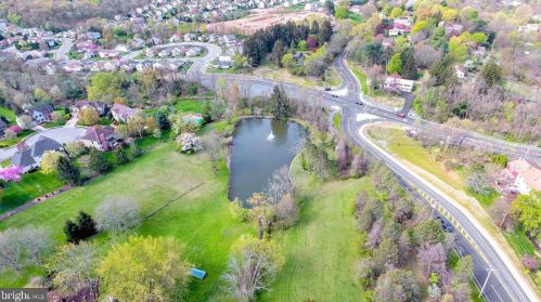 6411 Devonshire Hts Rd, Harrisburg PA 17111-4818 exterior