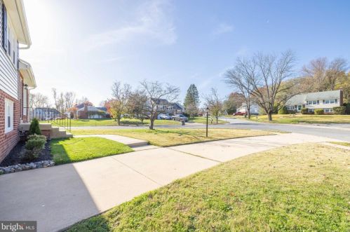 606 Dorcaster Dr, Wilmington DE  19808-2212 exterior