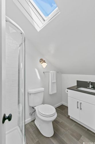 1470 12th St, Oakland CA 94607-2048 exterior