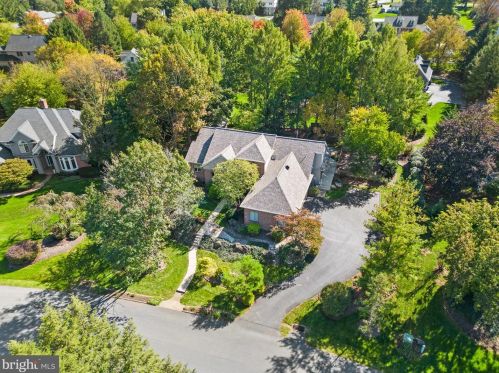 2138 Waterford Dr, Lancaster, PA 17601-5442