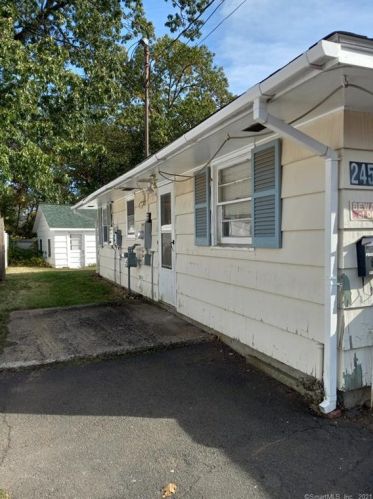 245 Pershing Ave, New Britain, CT 06053-2747