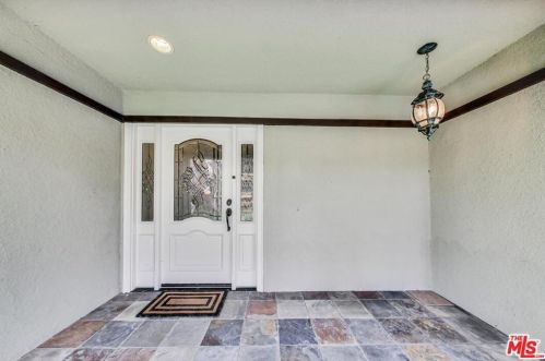 5749 Evening Canyon Dr, La Canada, CA 91011-1830